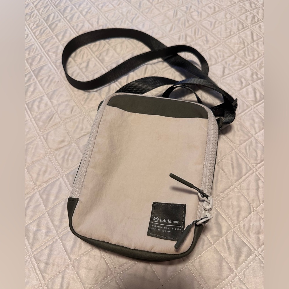 lululemon athletica Easy Access Crossbody Bag 1.5L